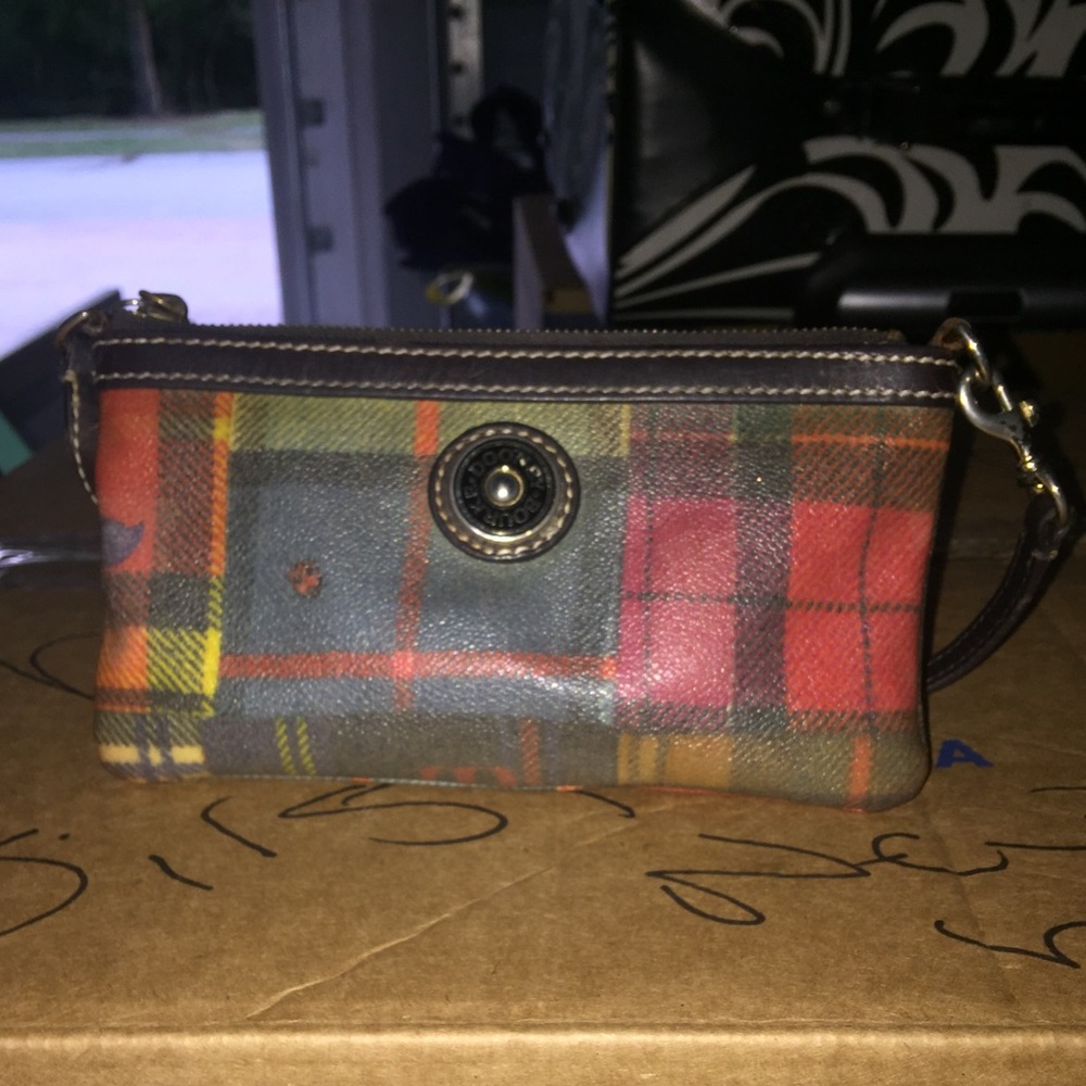 Dooney and bourke wristlet