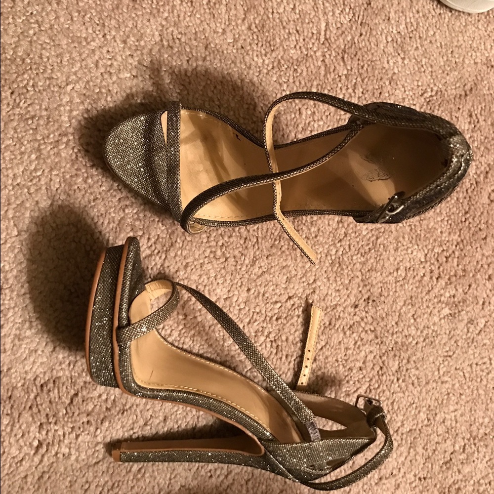 Colin sparkles heels
