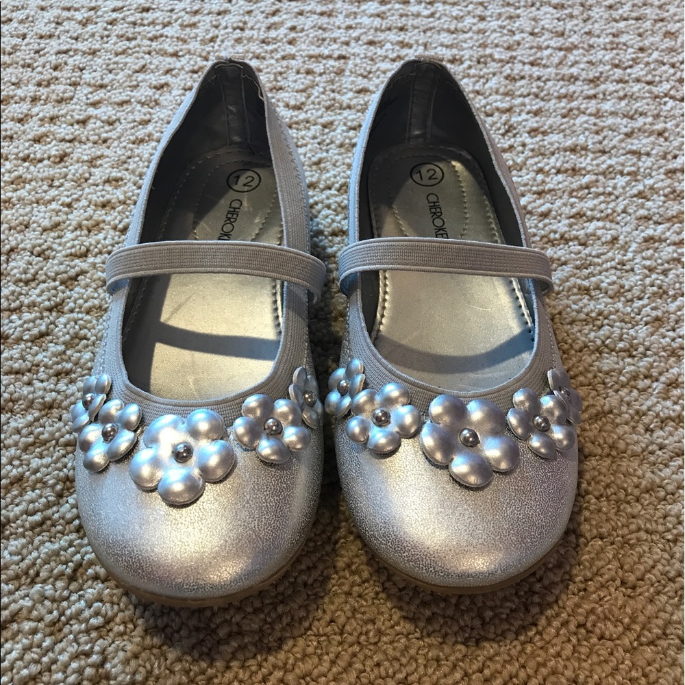 Kids silver dress shoes