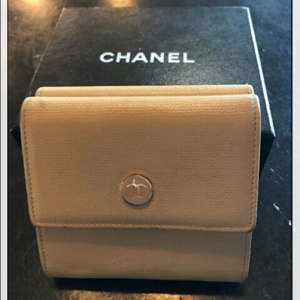 Chanel:Preloved Lambskin Trifold Wallet. 2DAY ONLY