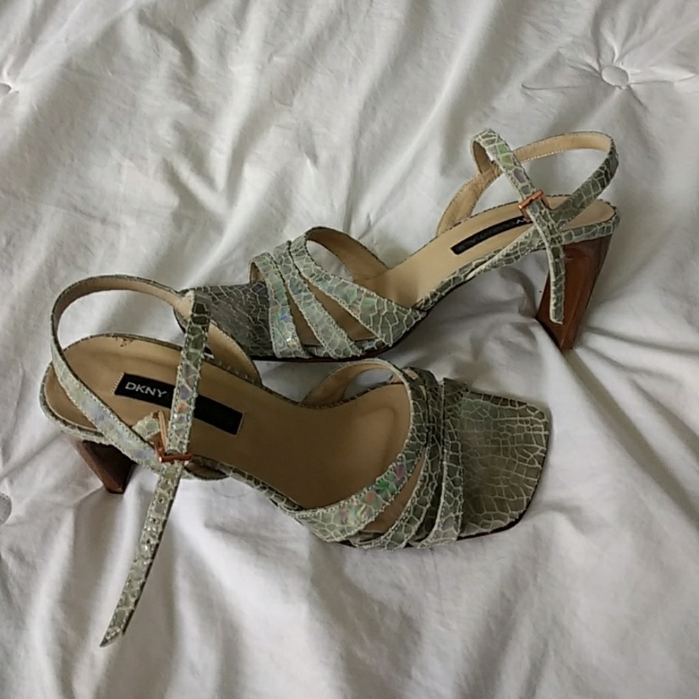 DKNY heeled sandle