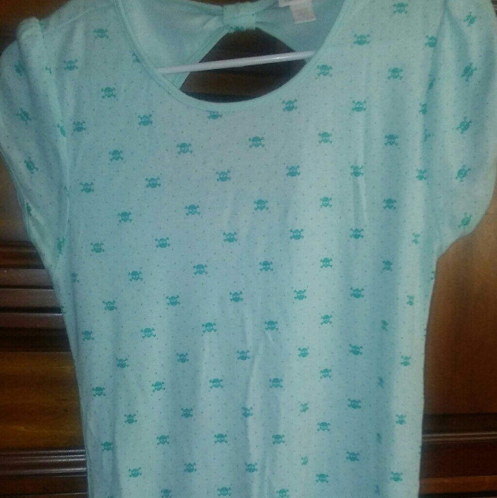 Limited Too   seafoam green w/ skulls t