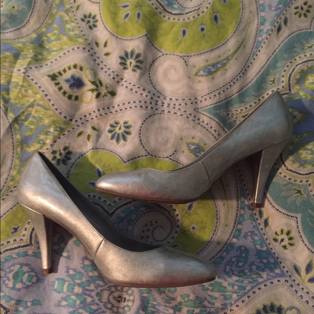 Silver heels 👠