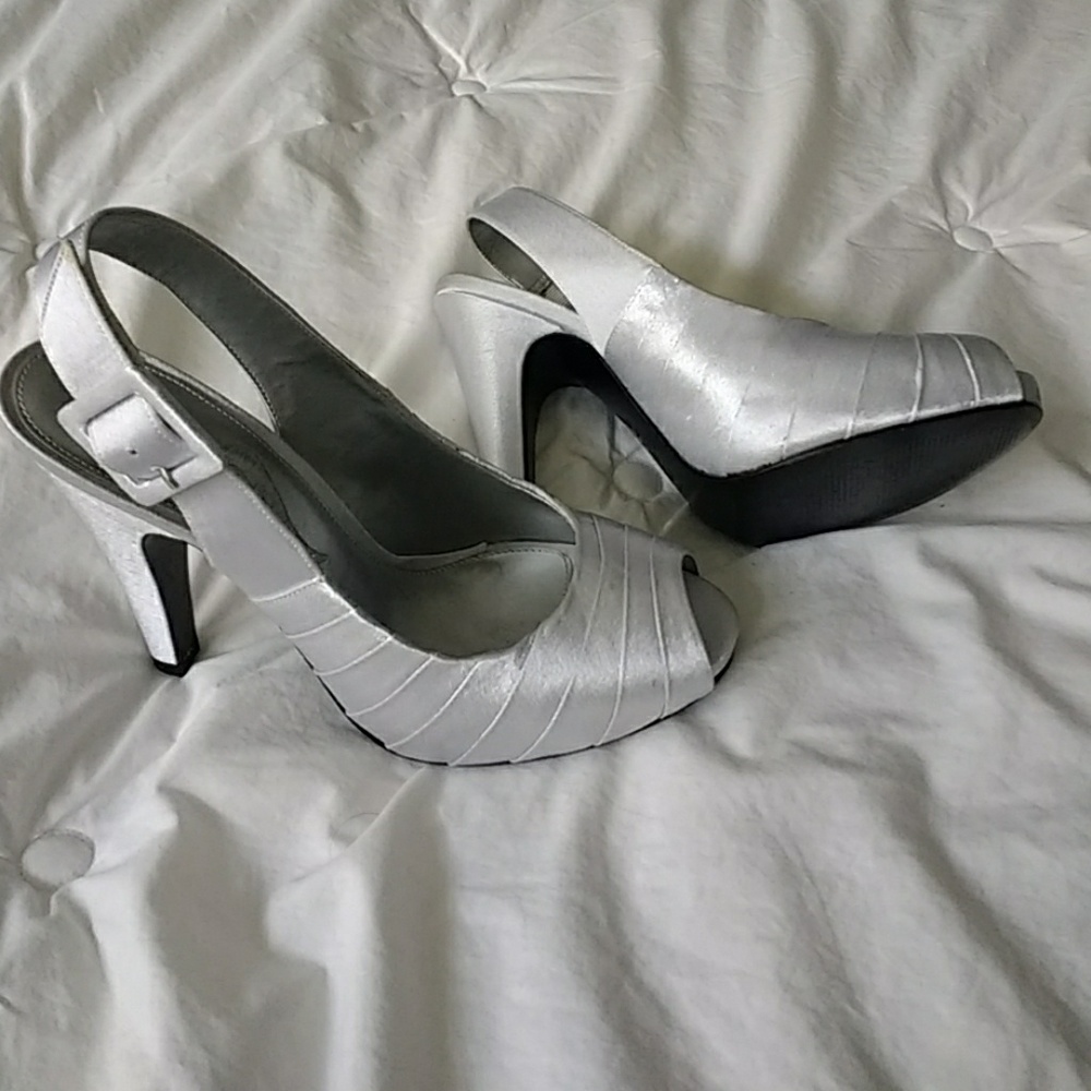 Sling-back heel. Perfect for a wedding!
