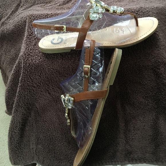 BY GUESS SANDALS - Picture 2 of 5