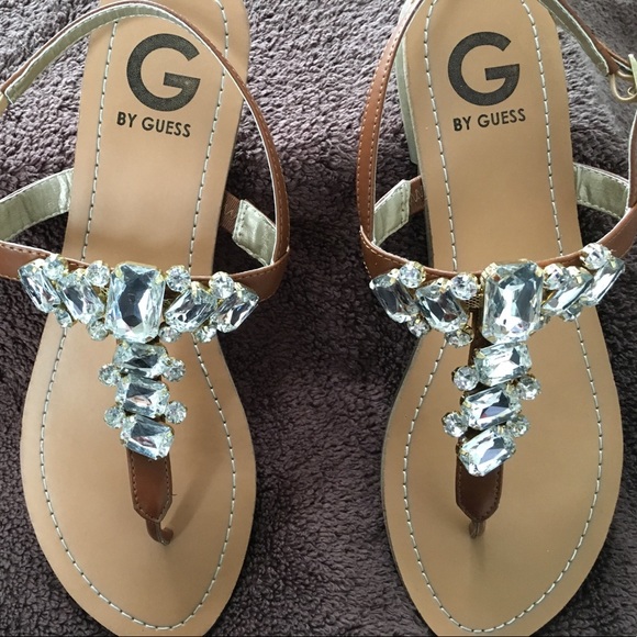 BY GUESS SANDALS - Picture 3 of 5