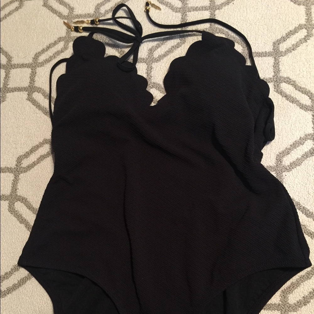 NWT Jessica Simpson Scalloped Swimsuit