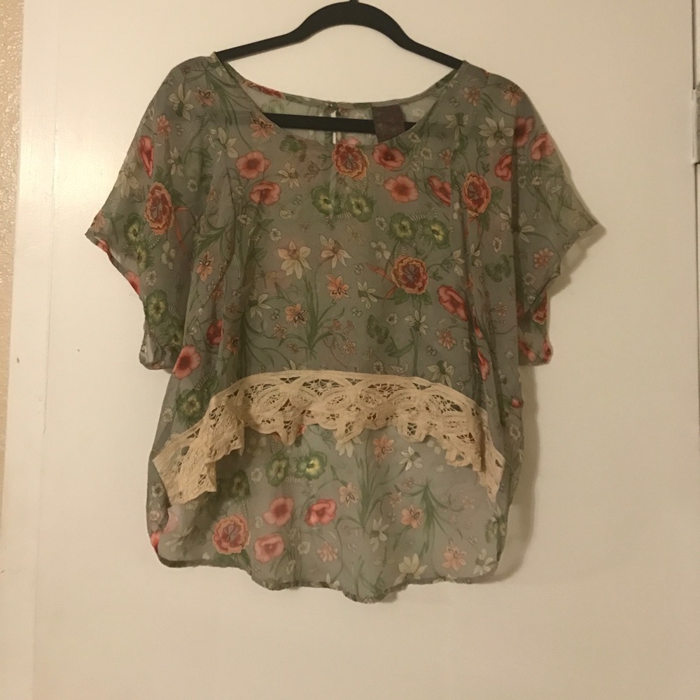 🔪 WallpapHER high-low shirt