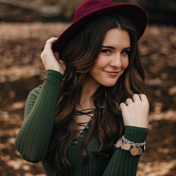 Meet your Posher, Emily - Picture 2 of 5