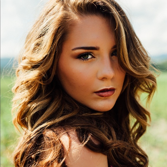 Meet your Posher, Emily - Picture 5 of 5