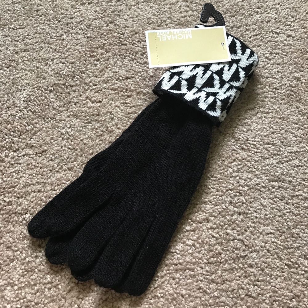 NWT! MK winter gloves ☃️