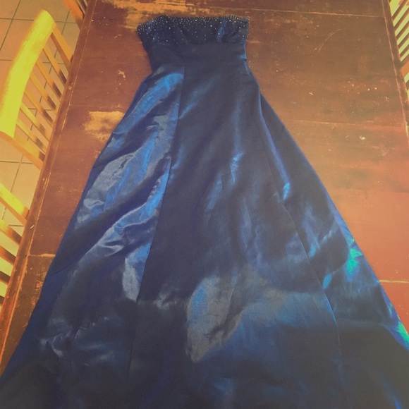 Blue A line dress with beading - Picture 2 of 4