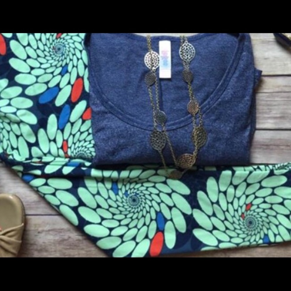 OS Lularoe leggings and Small Perfect T swing top