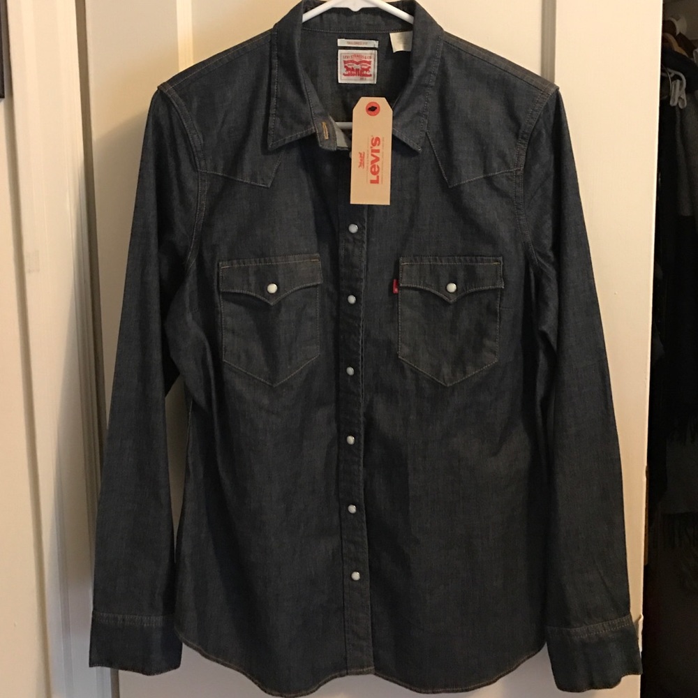 NWT Levi's Dark Wash Tailored Fit Denim Shirt