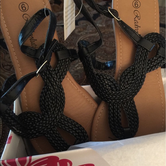 Gladiator Flat Sandal T-Strap size 9 - Picture 3 of 4