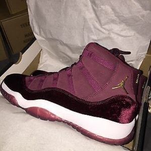 Maroon 11's size 6