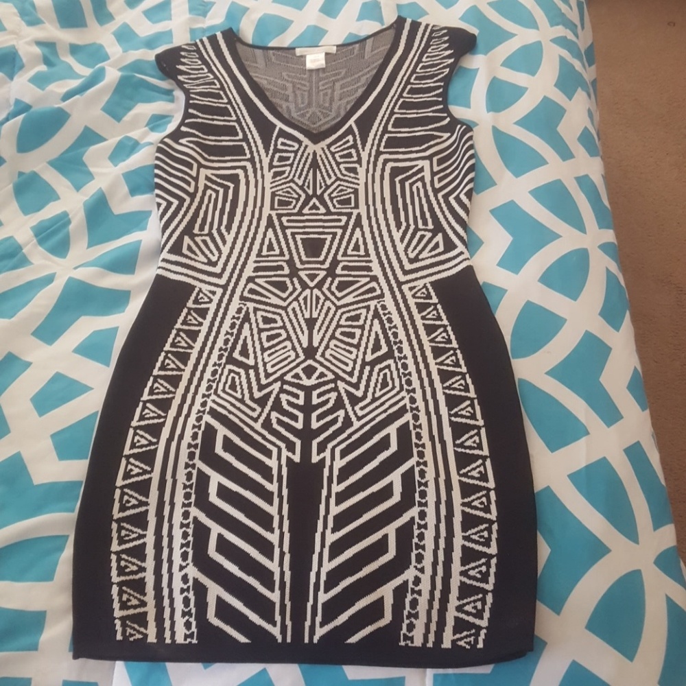 Black & white body dress. Make an offer today!!😊