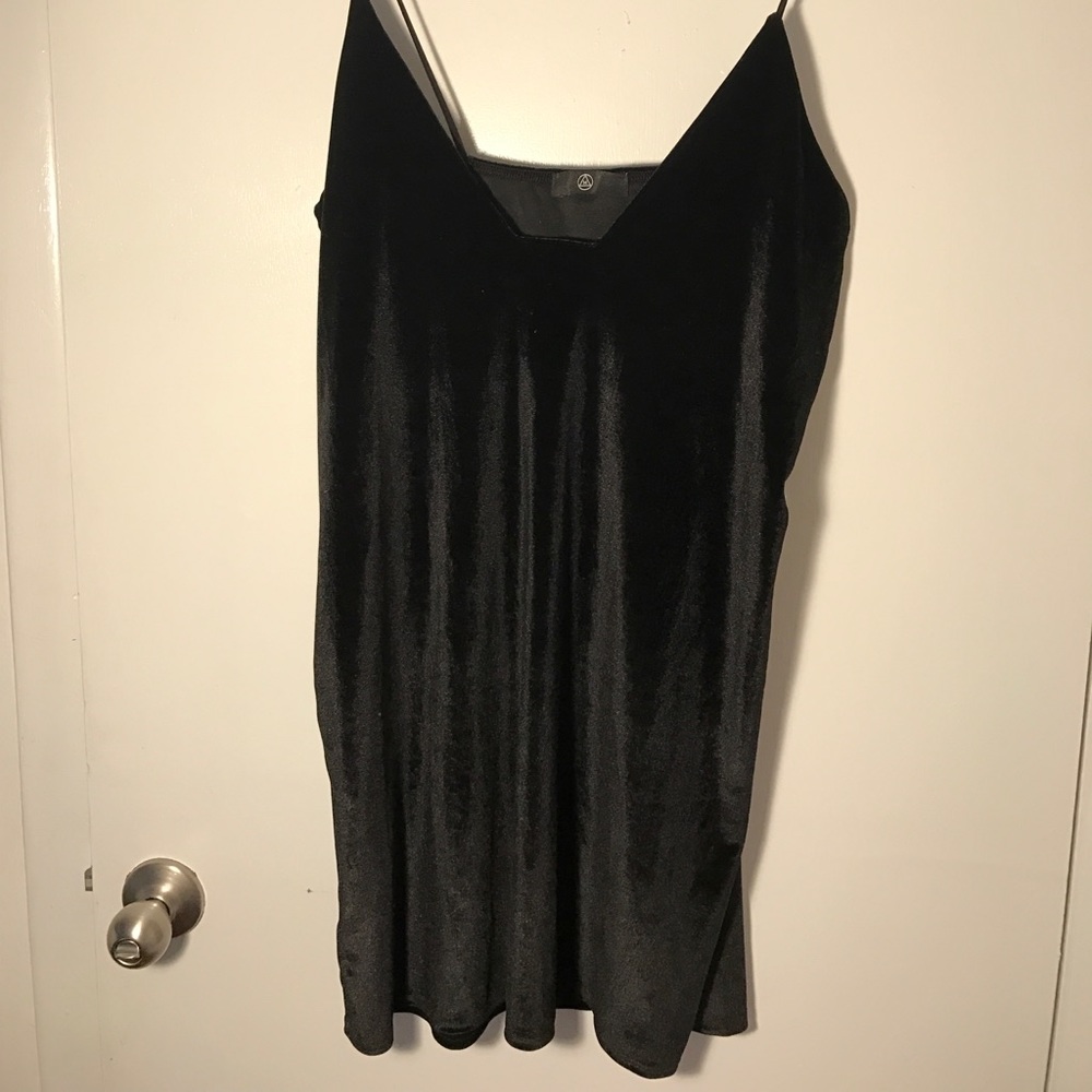 MISSGUIDED black velvet dress