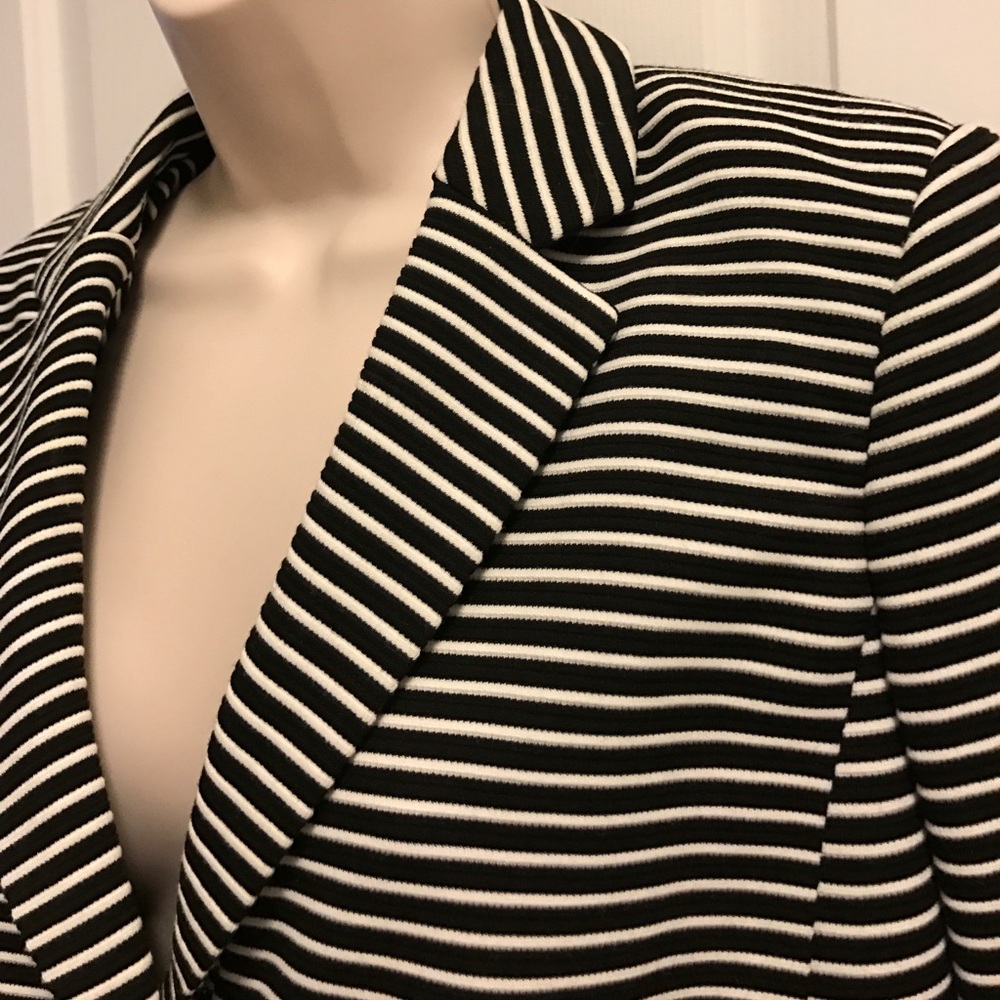 Blazer - Picture 2 of 4