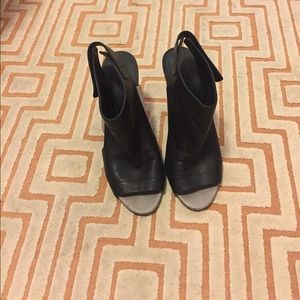 Vince Camuto Peep-toe heels