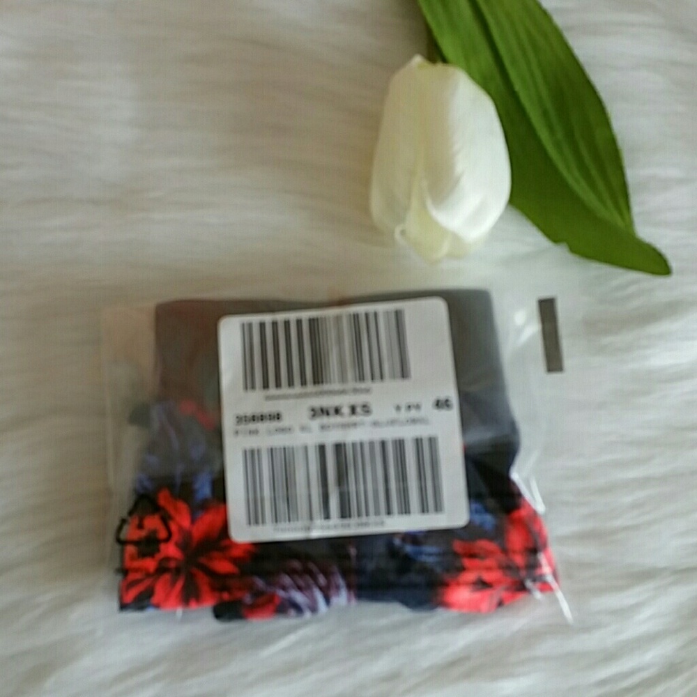 X PINK VS LOGO BOYSHORT SIZE XS. nwt. - Picture 4 of 4