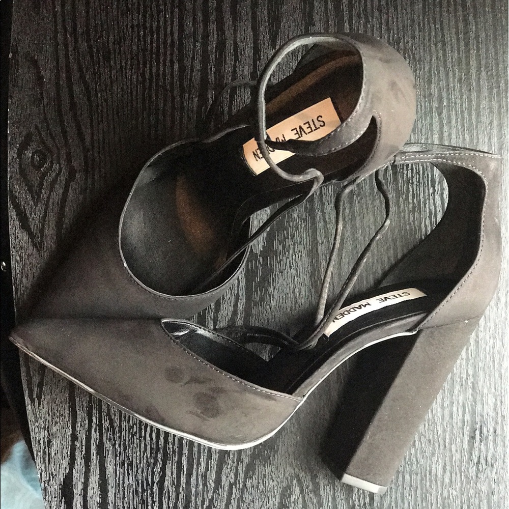 Steve Madden suede pumps