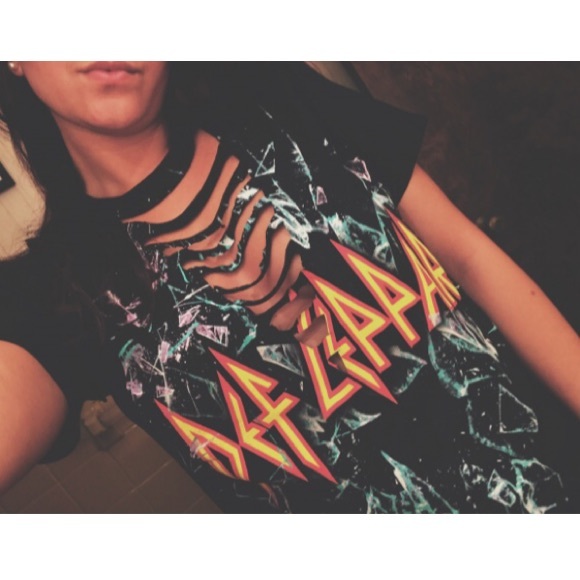 Cut out graphic tee - Picture 3 of 4