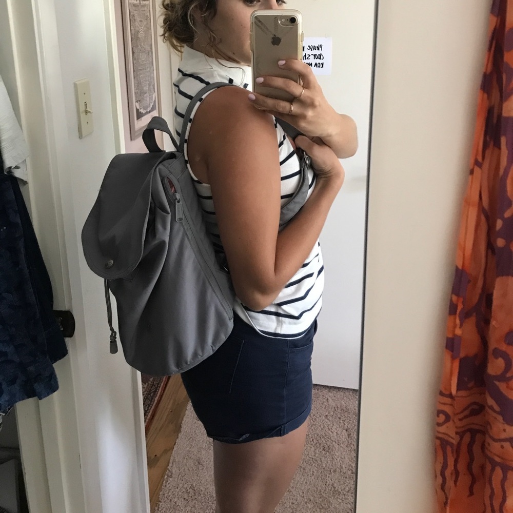 Herschel Gray mini Back Pack 🌱🙈🌱 - Picture 4 of 6