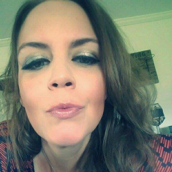 Meet your Posher, Angie - Picture 2 of 8