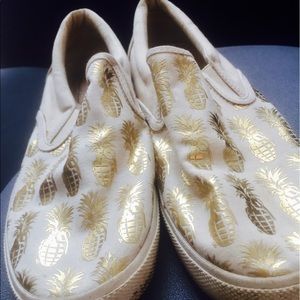 Size 9 Bucketfeet Pineapple slip-ons in cream/gold