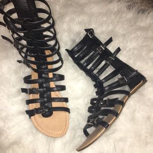 Alligator sandals