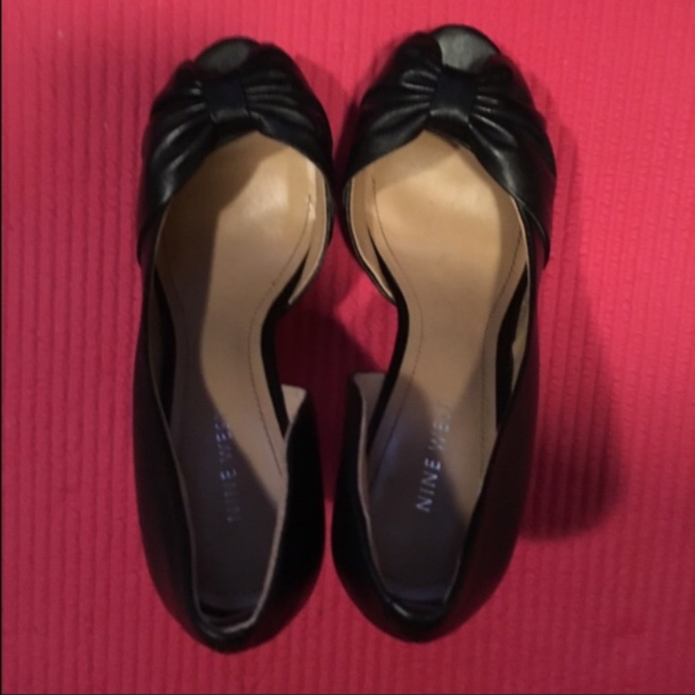Nine West black bow peep toe pumps