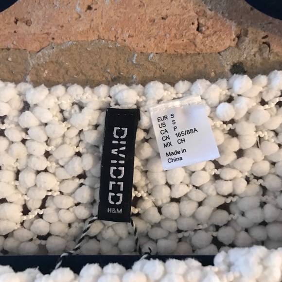 H&M Divided Funky Cropped Off-white Sweater,Size S - Picture 3 of 3