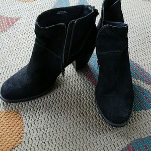 Steve Madden zip up bootie