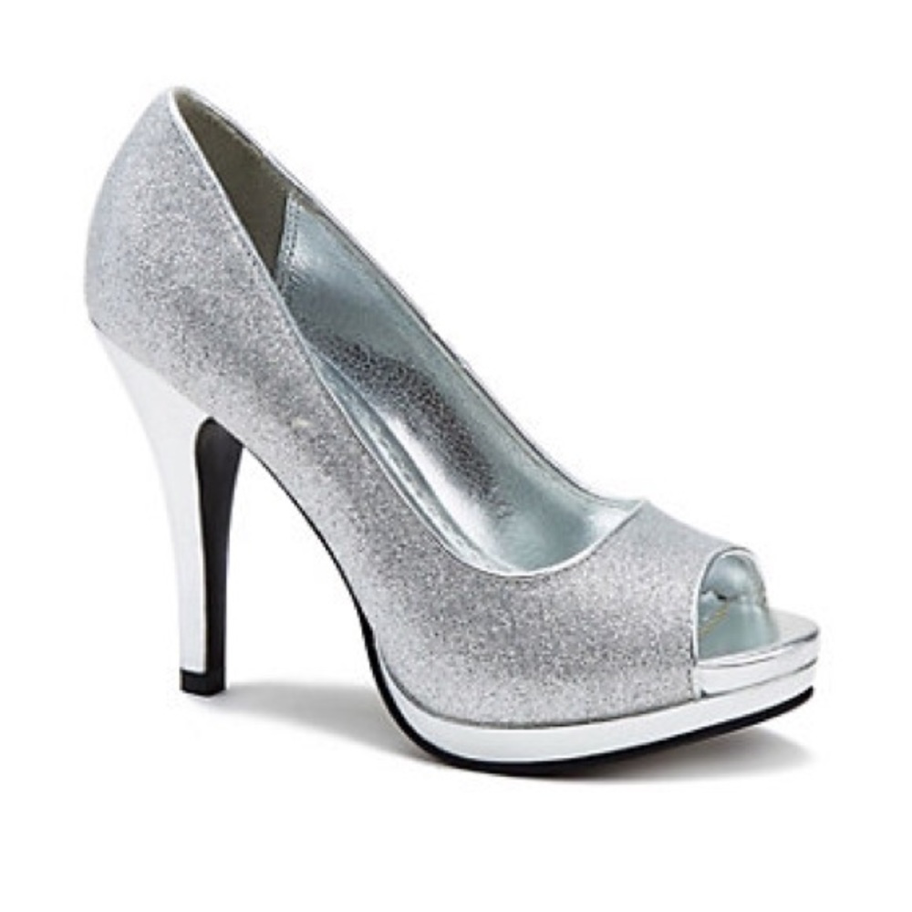 Rampage glittery silver heels- great condition