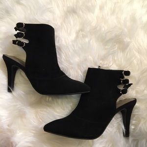 NWOT Black Seychelles heels
