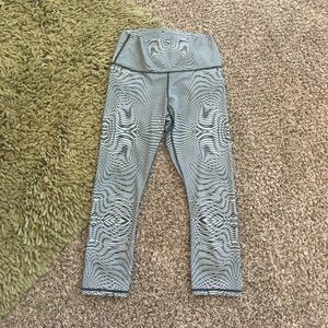 Yoga Democracy Snake Print Capri Leggings