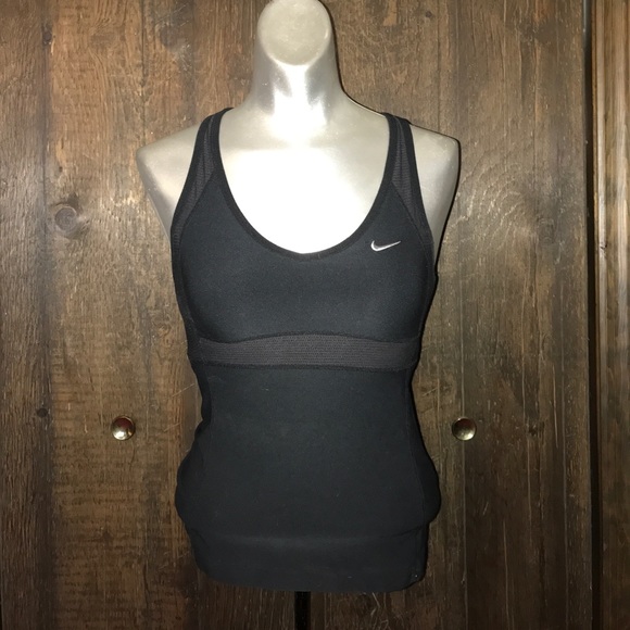 Nike sports top - Picture 2 of 4