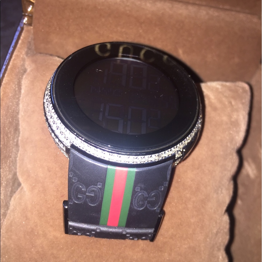 Gucci watch 2KC diamonds