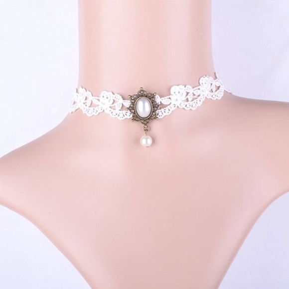 Lace choker with pendant - Picture 1 of 3