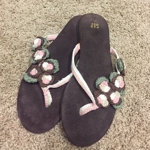 Brand Nee Gap Sandal