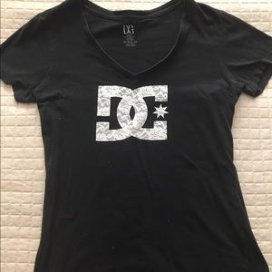DC v-neck t shirt