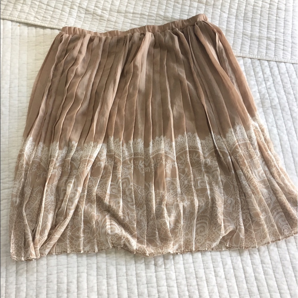 Pleated skirt