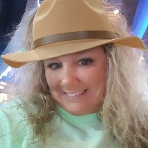 Meet your Posher, Melissa