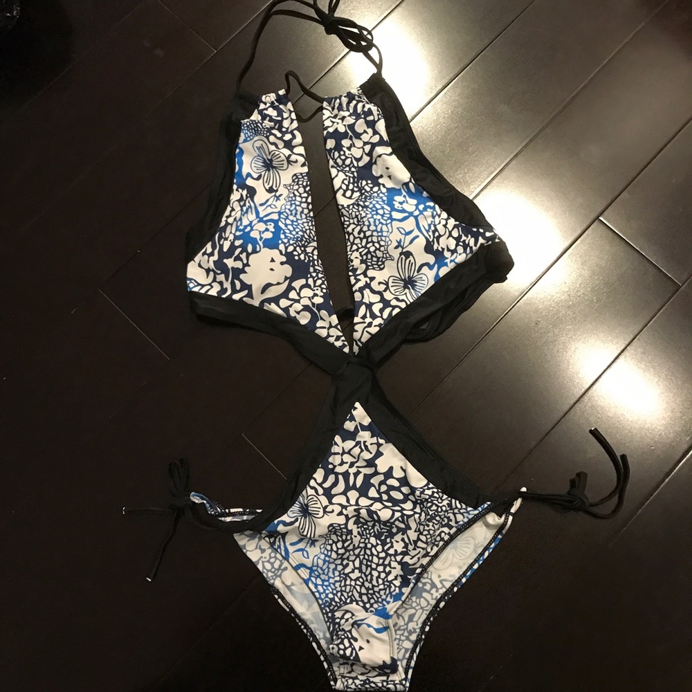 Cut out one piece swimsuit