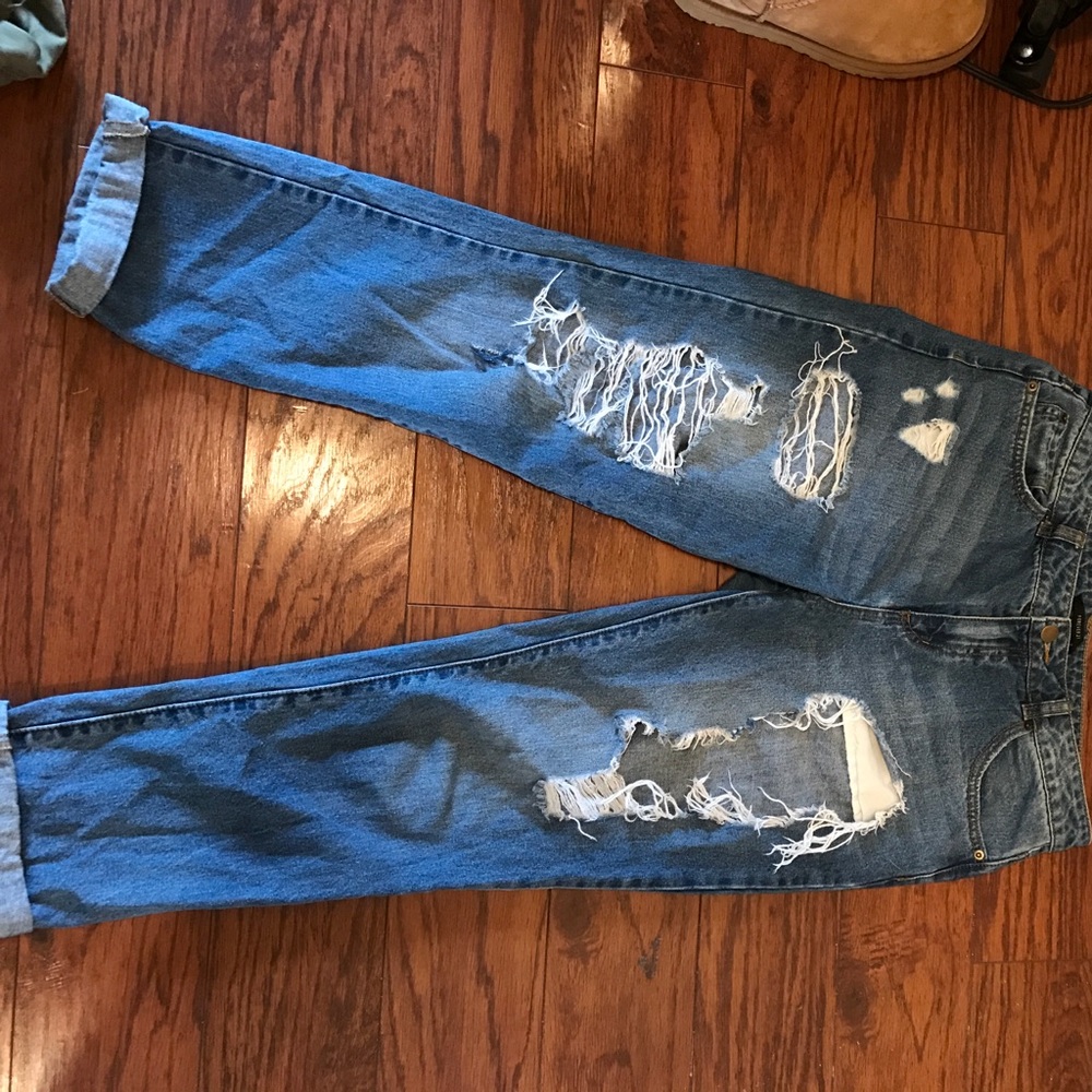 BOYFRIEND Ripped jeans