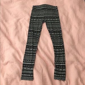 H&M vintage geometric pattern elastic pants.