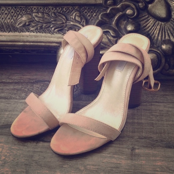 ekattire Shoes - Springin Chucky Heel Color: Nude Size: 7.5