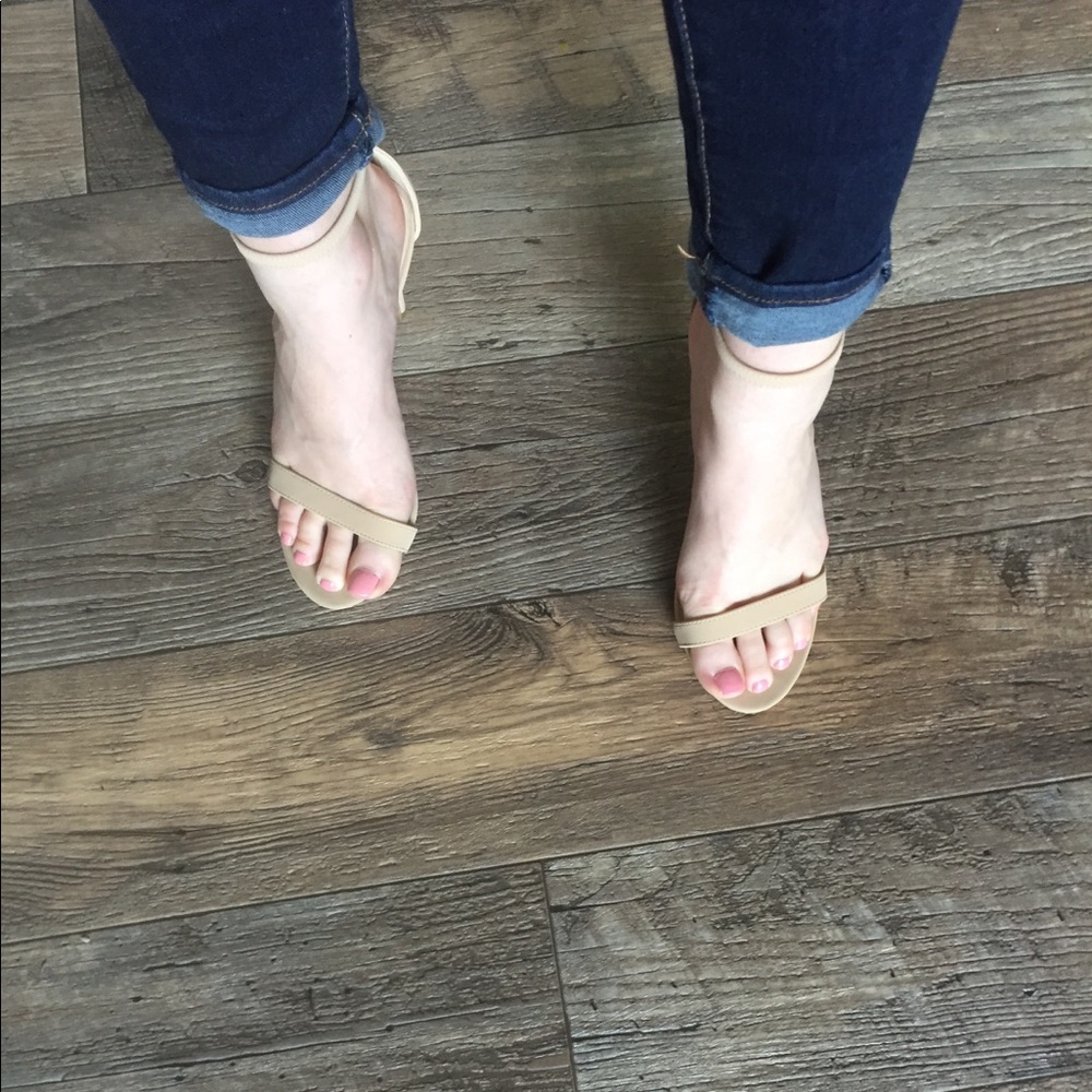 A nude heel