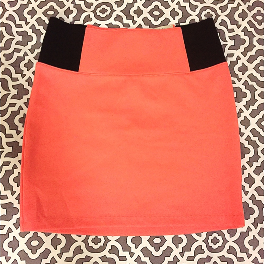 🛍️ Sale 🛍️ Chic Coral Mini Skirt - Picture 2 of 3
